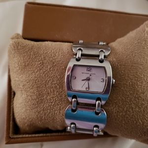 Michael kors watch. Silver